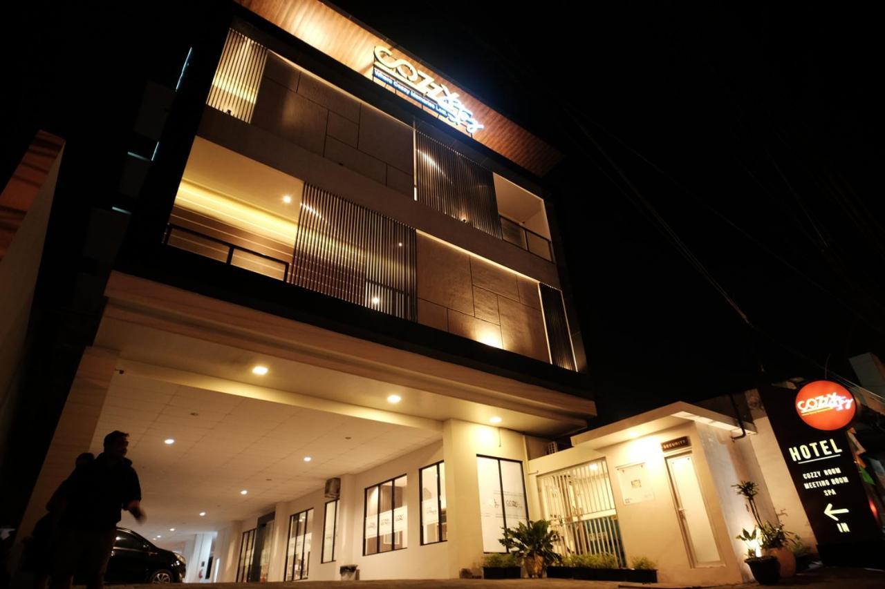 Cozzy Stay Hotel Semarang By Sinergi Exterior photo