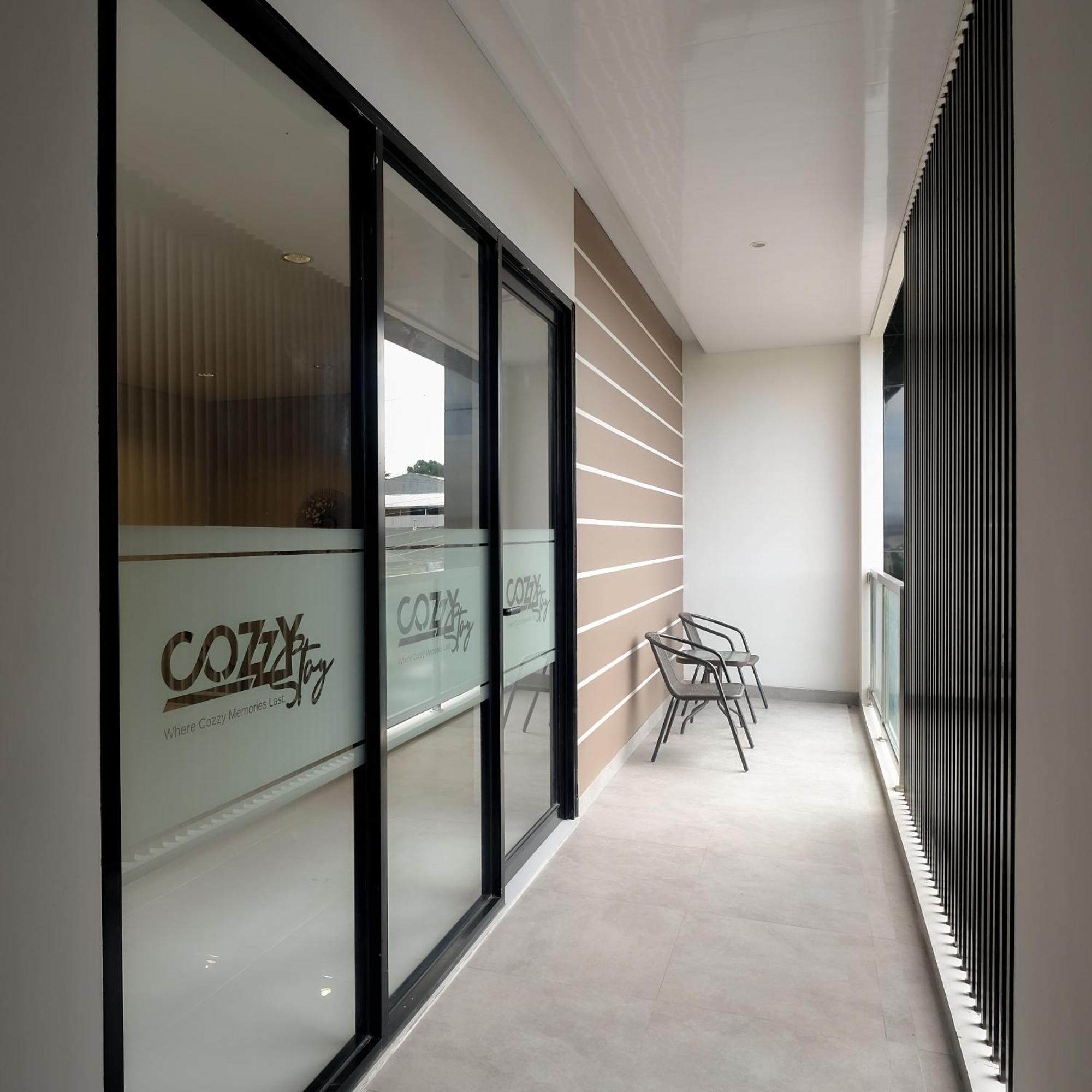 Cozzy Stay Hotel Semarang By Sinergi Exterior photo